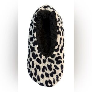 Isaac Mizrahi Women’s Closed Toe Faux Fur 
Slip-On Slippers In Leopard Print